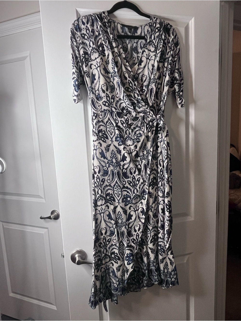 White House Black Market White and Navy Print Wrap Midi Dress size 2
